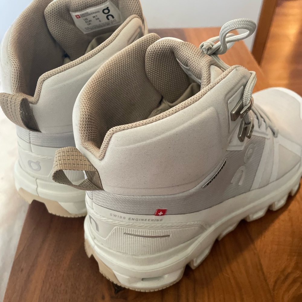 ON CLOUDROCK MID WATERPROOF HIKERS - Picture 2 of 5